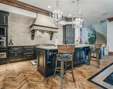 5701 Mistletoe Court - Photo Thumbnail 20