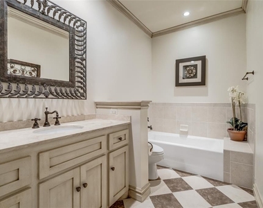 5701 Mistletoe Court - Photo Thumbnail 37