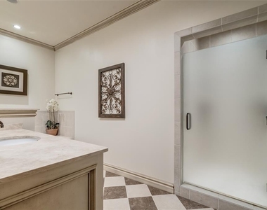 5701 Mistletoe Court - Photo Thumbnail 38