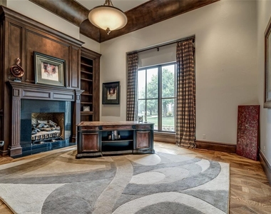 5701 Mistletoe Court - Photo Thumbnail 11