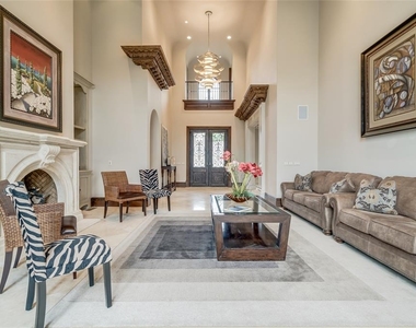 5701 Mistletoe Court - Photo Thumbnail 8