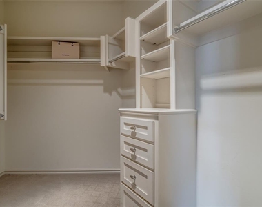 5701 Mistletoe Court - Photo Thumbnail 34