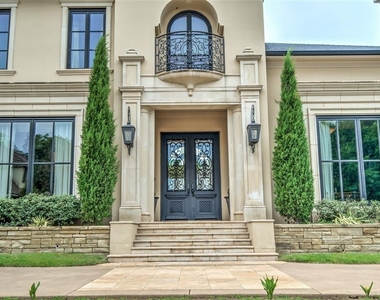 5701 Mistletoe Court - Photo Thumbnail 3