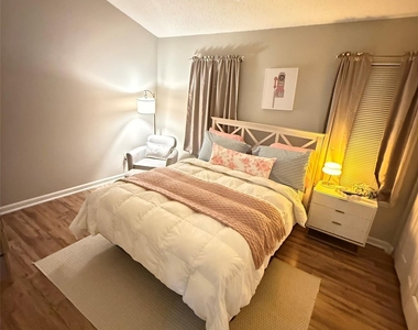 6332 Windsor Gate Lane - Photo Thumbnail 3