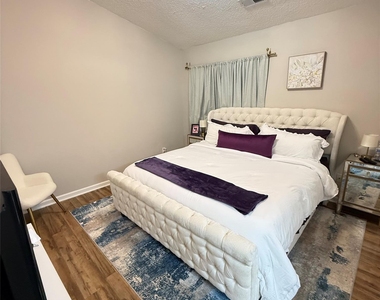 6332 Windsor Gate Lane - Photo Thumbnail 2