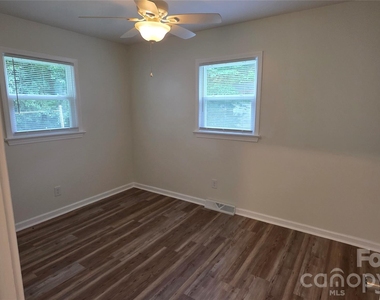 104 Gibson Park Drive - Photo Thumbnail 7