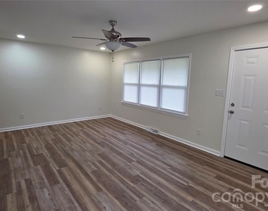 104 Gibson Park Drive - Photo Thumbnail 4
