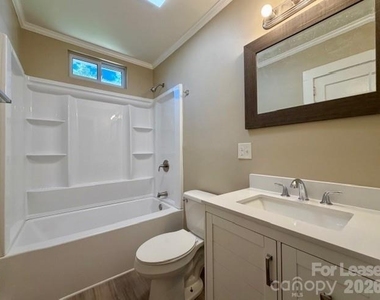 421 N East Avenue - Photo Thumbnail 5