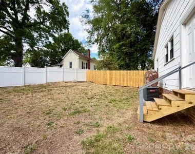 421 N East Avenue - Photo Thumbnail 10