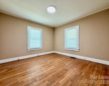 421 N East Avenue - Photo Thumbnail 9