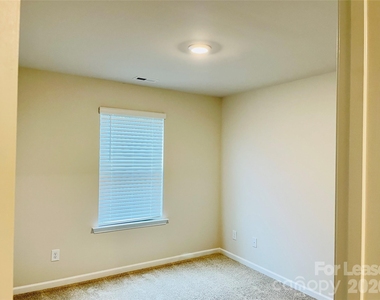 402 Sagecroft Lane - Photo Thumbnail 16