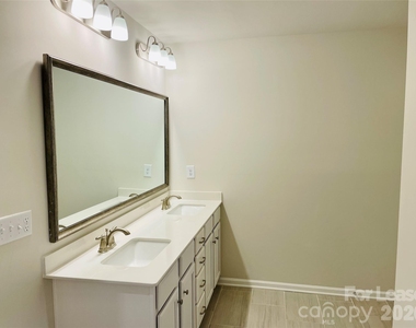 402 Sagecroft Lane - Photo Thumbnail 12