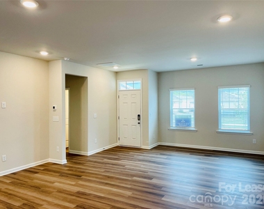 402 Sagecroft Lane - Photo Thumbnail 3