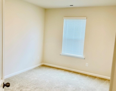 402 Sagecroft Lane - Photo Thumbnail 17