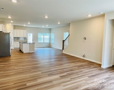 402 Sagecroft Lane - Photo Thumbnail 2