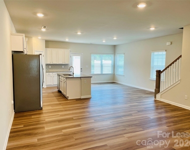 402 Sagecroft Lane - Photo Thumbnail 5