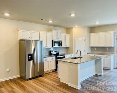 402 Sagecroft Lane - Photo Thumbnail 7