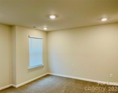 402 Sagecroft Lane - Photo Thumbnail 11