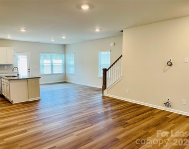 402 Sagecroft Lane - Photo Thumbnail 4