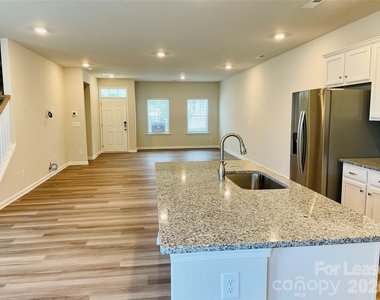 402 Sagecroft Lane - Photo Thumbnail 8