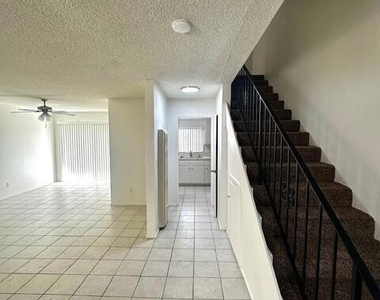 138 S Bryn Mawr Street - Photo Thumbnail 2