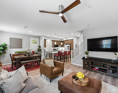 643 Winchester Drive - Photo Thumbnail 8