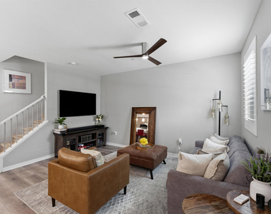 643 Winchester Drive - Photo Thumbnail 4