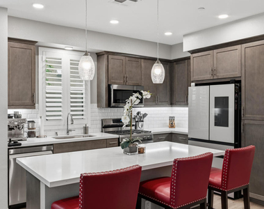 643 Winchester Drive - Photo Thumbnail 11
