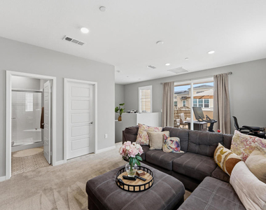 643 Winchester Drive - Photo Thumbnail 29