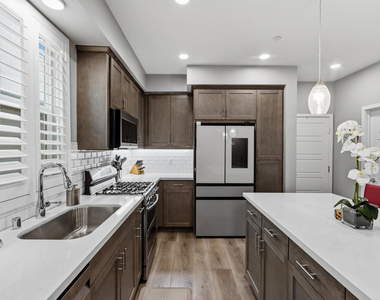 643 Winchester Drive - Photo Thumbnail 13