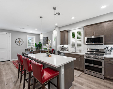 643 Winchester Drive - Photo Thumbnail 15