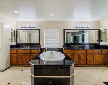2272 Mary Clare Street - Photo Thumbnail 14