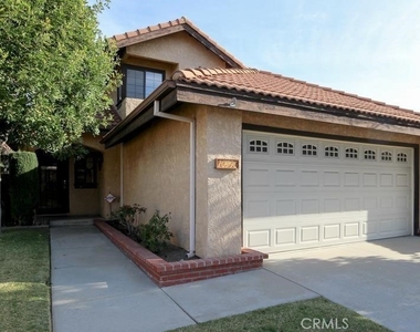 10596 Evergreen Dr - Photo Thumbnail 1