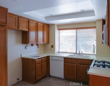 10596 Evergreen Dr - Photo Thumbnail 4