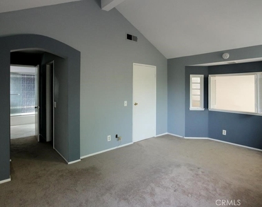 10596 Evergreen Dr - Photo Thumbnail 5