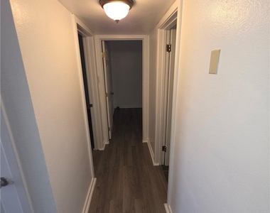 512 E Street - Photo Thumbnail 6
