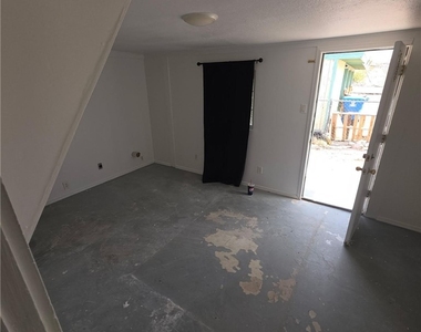 512 E Street - Photo Thumbnail 10