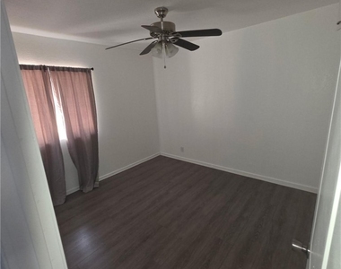 512 E Street - Photo Thumbnail 13