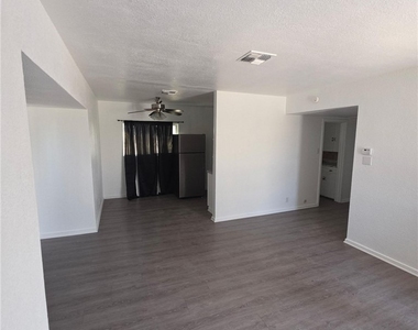 512 E Street - Photo Thumbnail 18