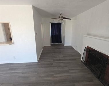 512 E Street - Photo Thumbnail 3