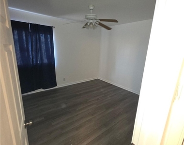 512 E Street - Photo Thumbnail 9