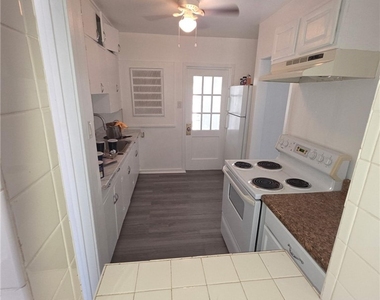 512 E Street - Photo Thumbnail 5