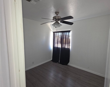 512 E Street - Photo Thumbnail 15