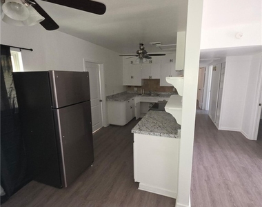 512 E Street - Photo Thumbnail 17