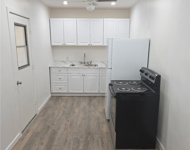 804 Valley Ave. - Photo Thumbnail 3