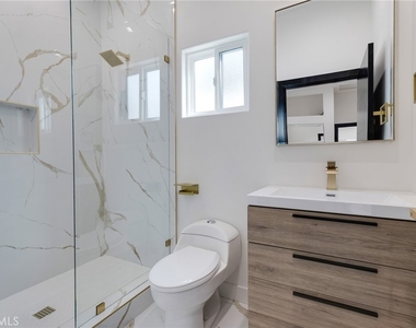 6208 Beeman Avenue - Photo Thumbnail 18