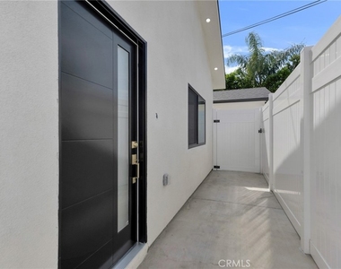6208 Beeman Avenue - Photo Thumbnail 22