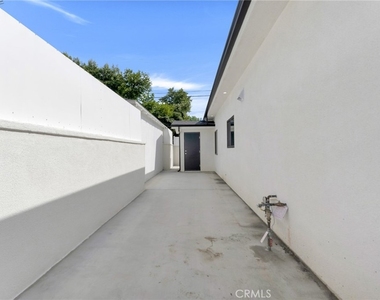 6208 Beeman Avenue - Photo Thumbnail 23