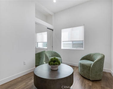 6208 Beeman Avenue - Photo Thumbnail 16