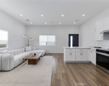 6208 Beeman Avenue - Photo Thumbnail 12